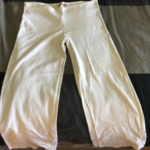 Zara white pant XL. Bell bottom. New w/o tags.